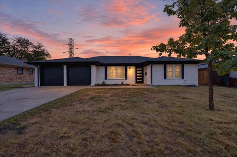 Photo of 902 Ridgefield Drive, Plano, TX 75075 (MLS # 21402958)