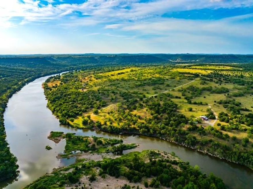 Beautiful 10 acres right on the Brazos River RV Hook ups  the view is to die for 676' of river front. 
Set up wit portable water, shared septic with connecting property.  2 Parcels #565693 & #565692.
