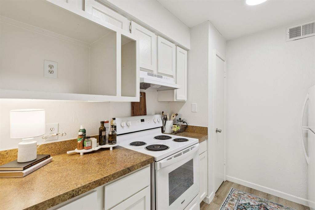 Oakhollow Condo - Residential