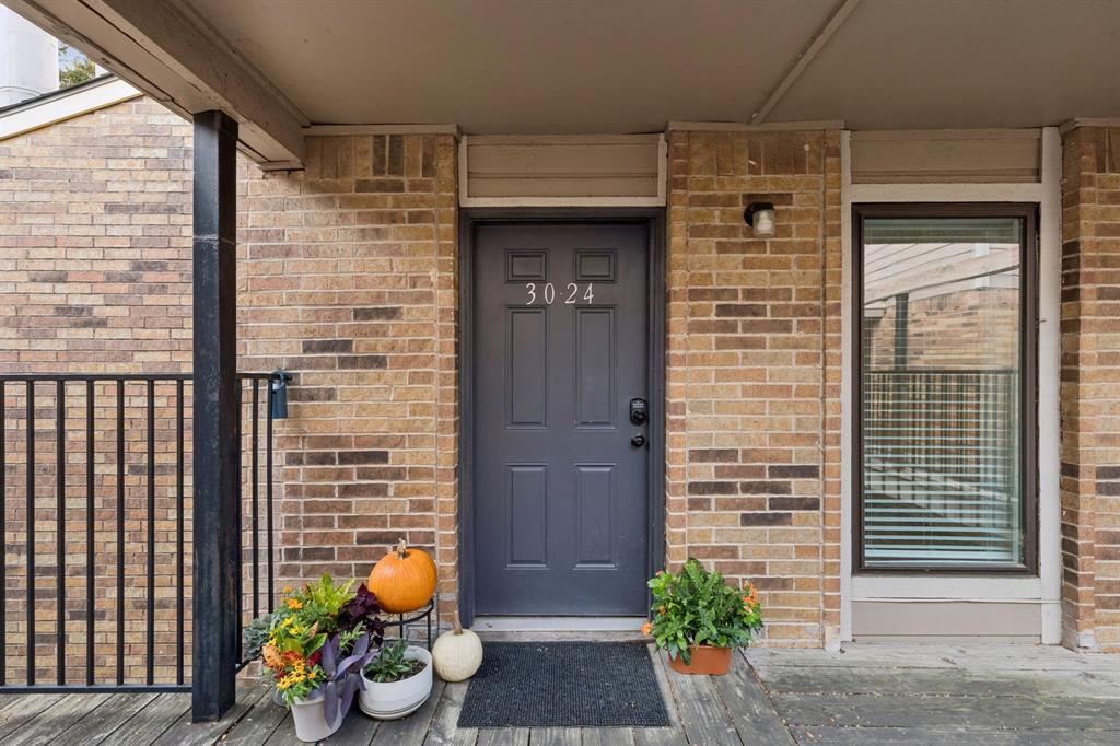 Oakhollow Condo - Residential