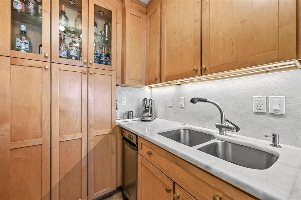 3883 Turtle Creek Boulevard 2015