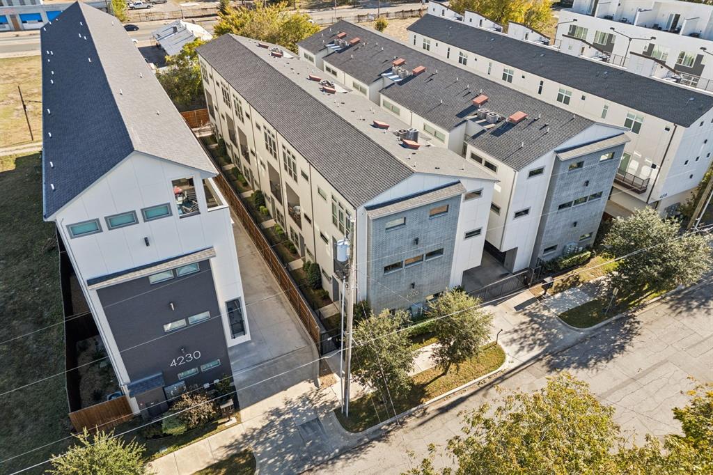 4222 Roseland Bldg 4226 - Residential