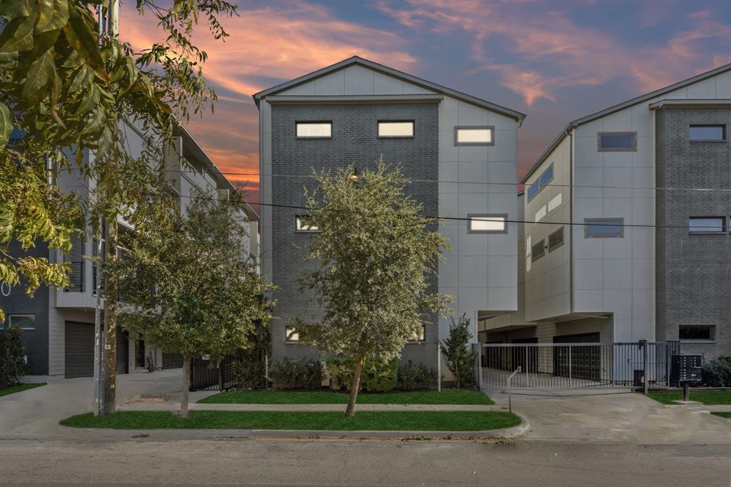 4222 Roseland Bldg 4226 - Residential