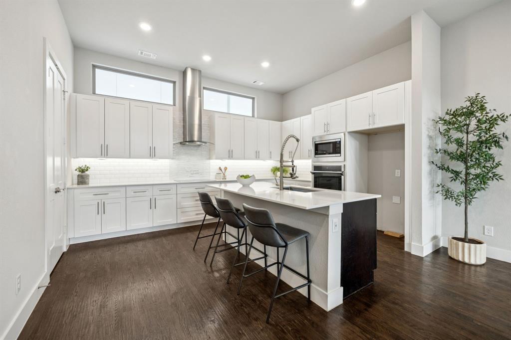 4222 Roseland Bldg 4226 - Residential