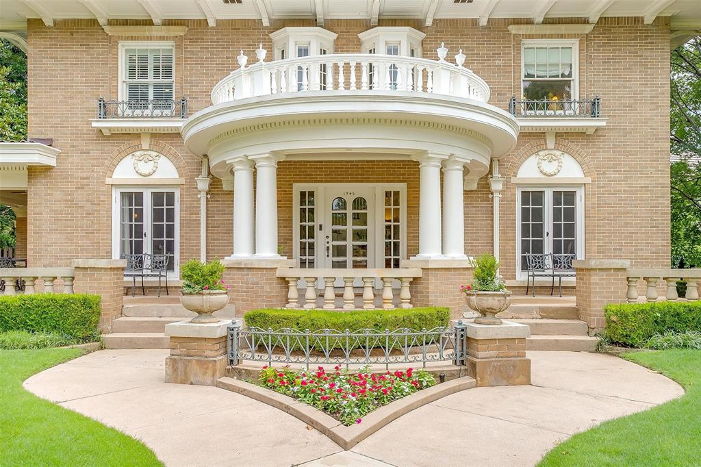 1945 Chatburn Court