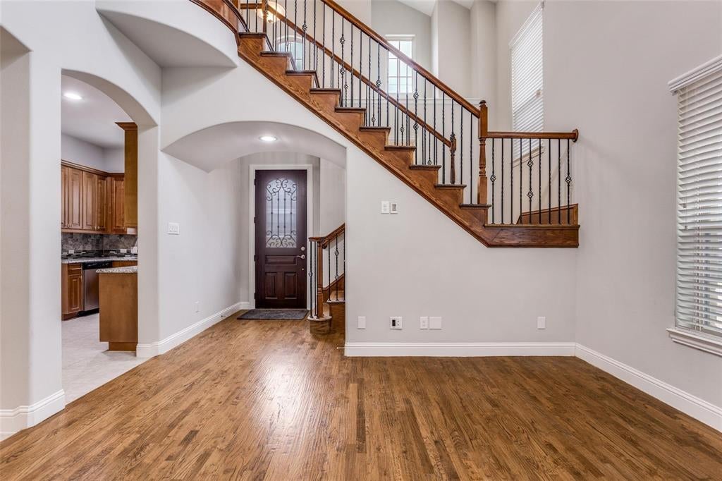 869 Rohan Drive