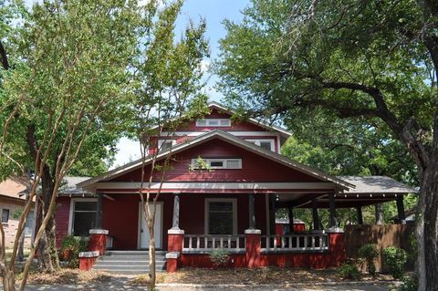 Photo of 708 N Mckinney Street, Ennis, TX 75119 (MLS # 21234473)