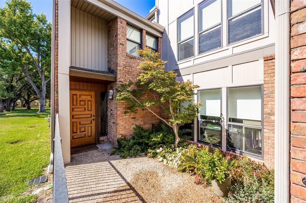 12242 Montego Plaza