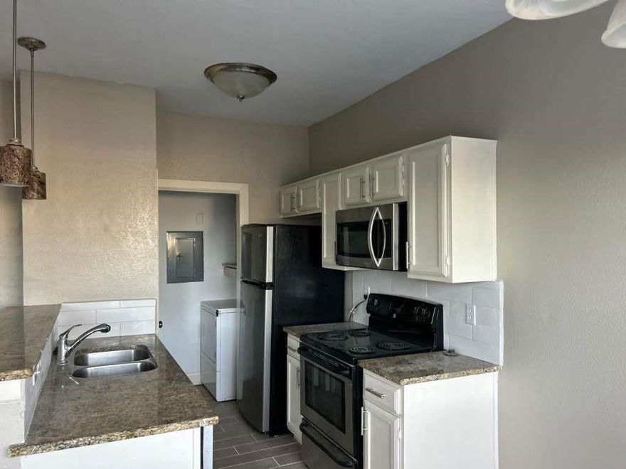 Stylish and move-in ready 1-bedroom condo in the Oaks on the Ridge community! This light-filled unit features an open layout with tile flooring, a cozy fireplace, and a functional kitchen with granite-look counters, white cabinetry, and a breakfast bar perfect for casual dining.
The spacious bedroom provides comfort and functionality, while the full bath is conveniently located. Enjoy natural light from large windows and a private, low-maintenance lifestyle with HOA-covered exterior maintenance and access to community amenities.
Additional highlights include an in-unit utility area with full-size washer and dryer connections, assigned covered parking, and a prime location with easy access to major highways, shopping, and dining.
Ideal for those seeking comfort, convenience, and value in a centrally located Irving condo.