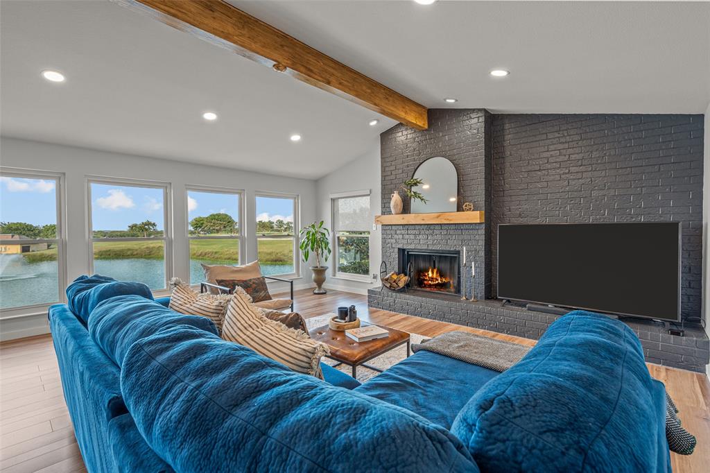 Twenty In Trophy - Residential