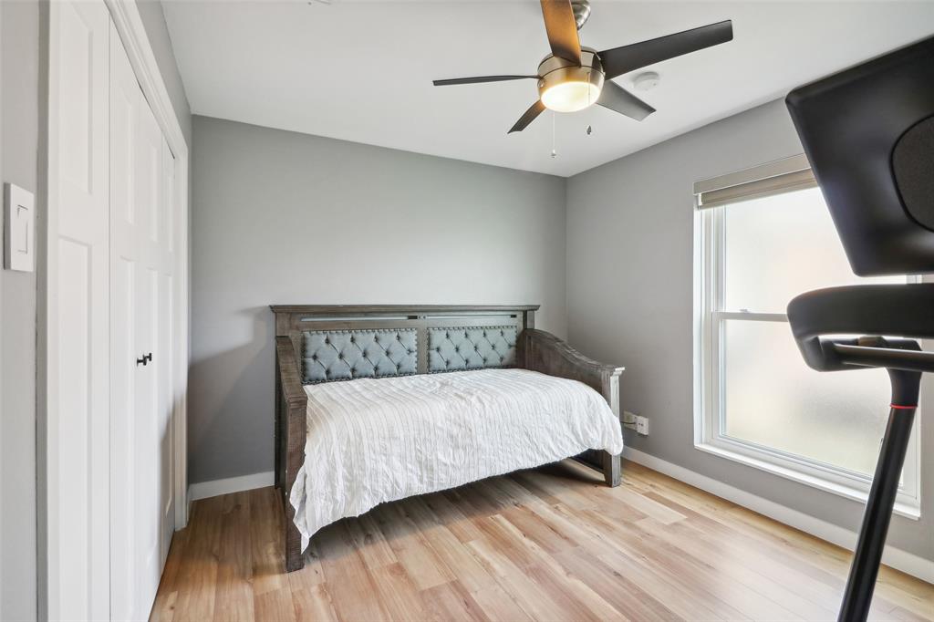 Twenty In Trophy - Residential