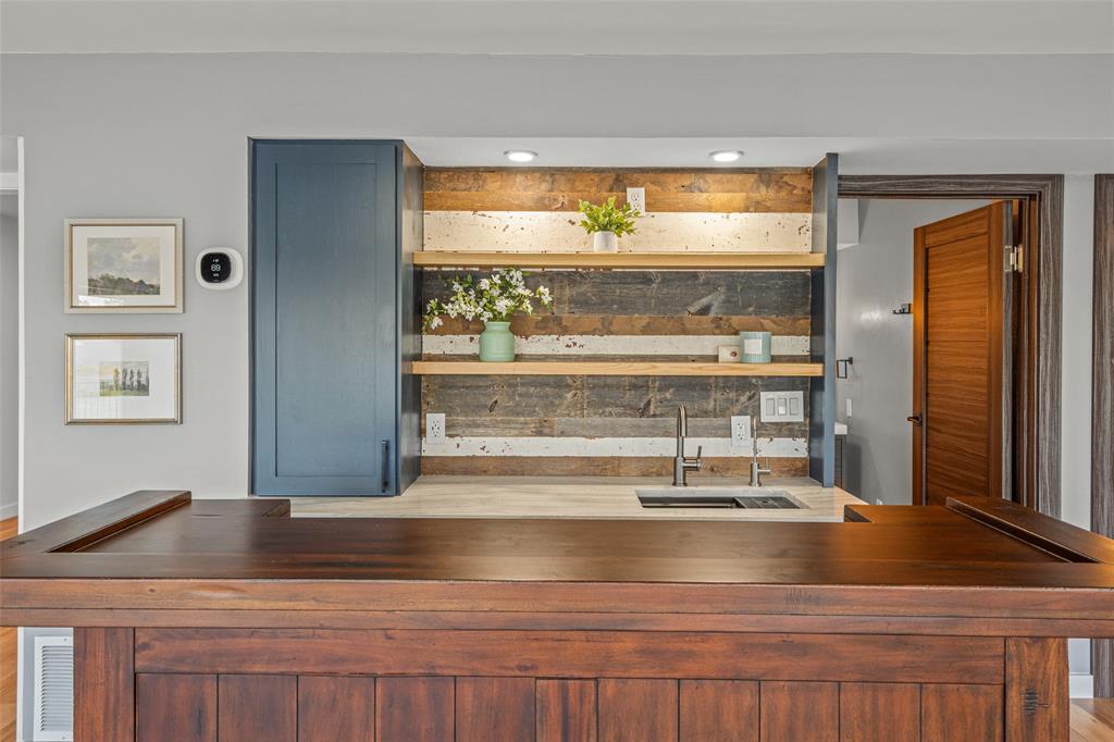 Twenty In Trophy - Residential