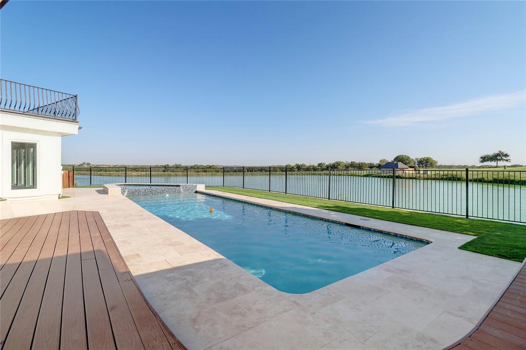 Twenty In Trophy - Residential