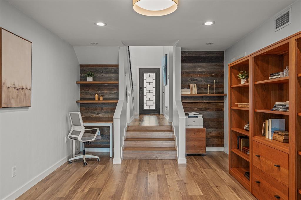 Twenty In Trophy - Residential