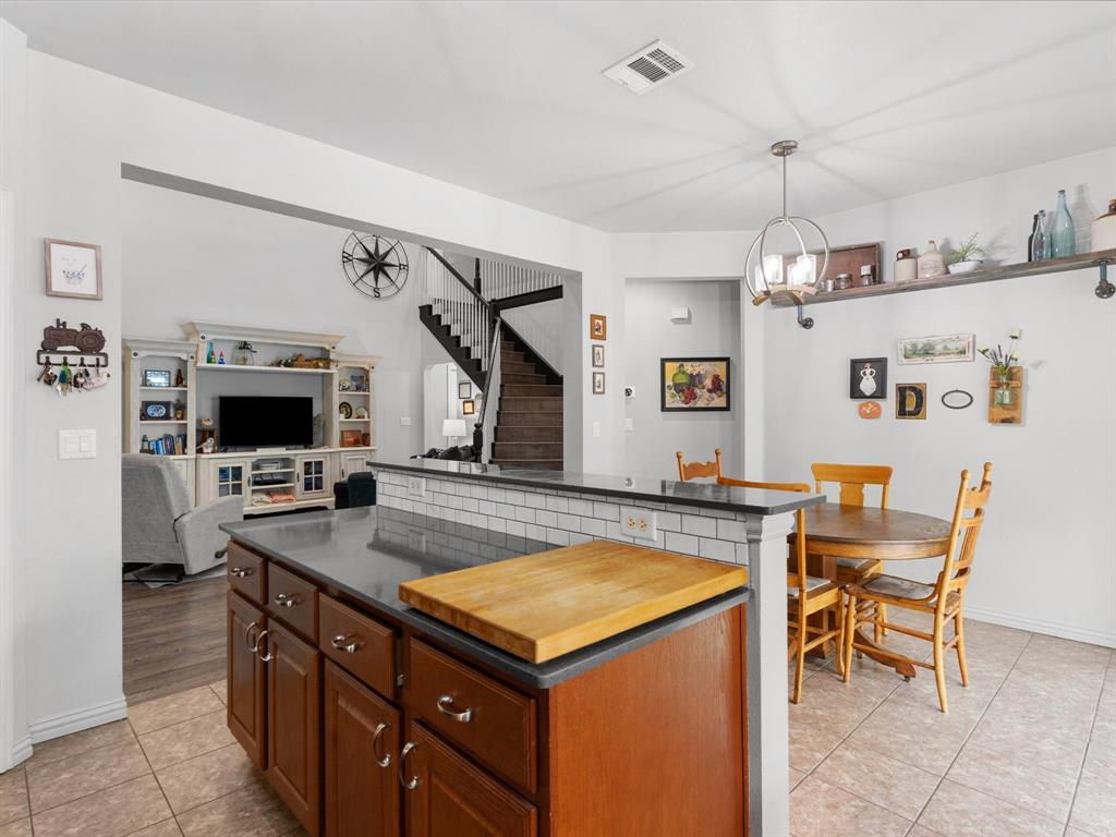 170 Greathouse Village