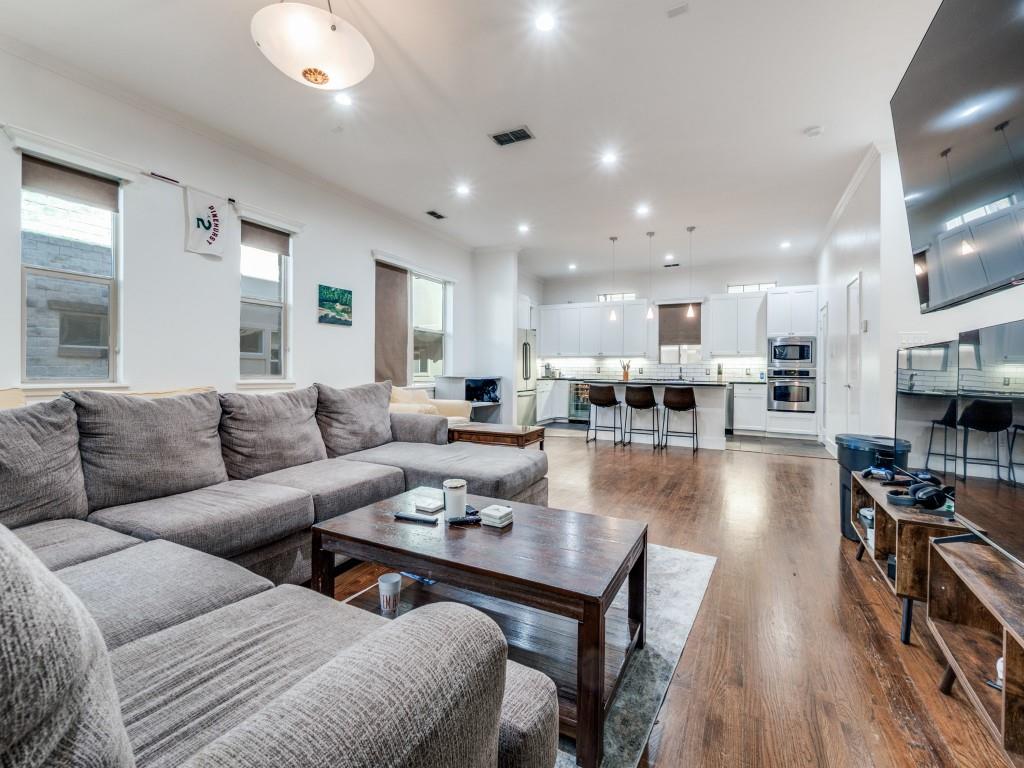 Sundance Row At State Thomas 02 - Residential