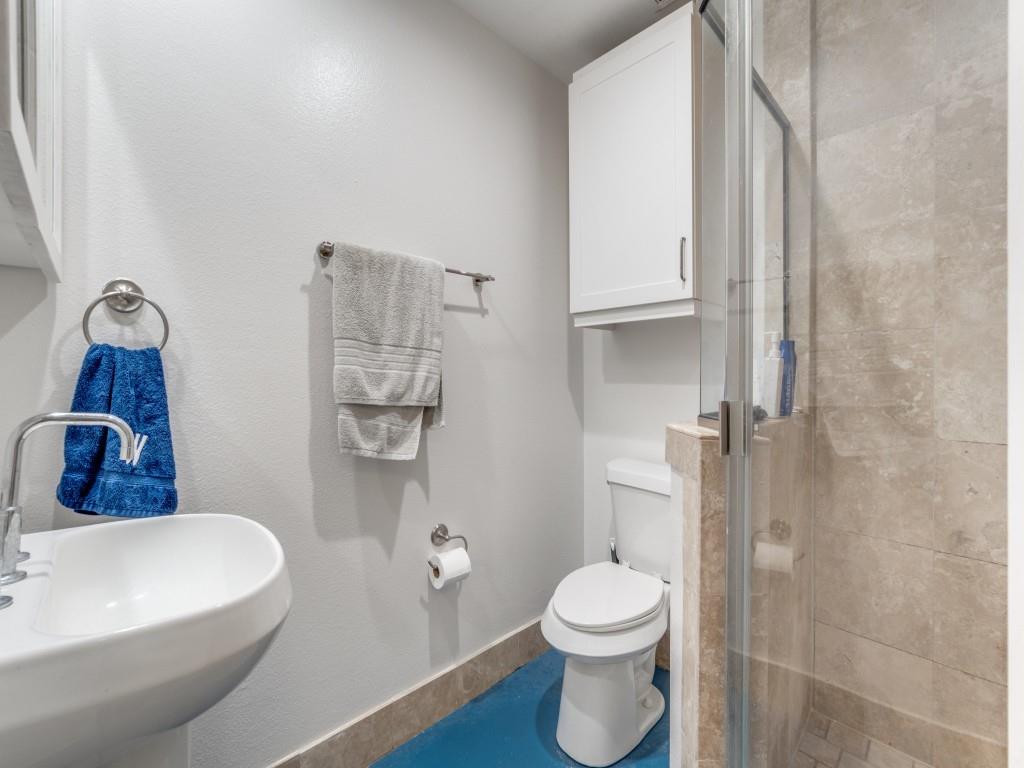 Sundance Row At State Thomas 02 - Residential