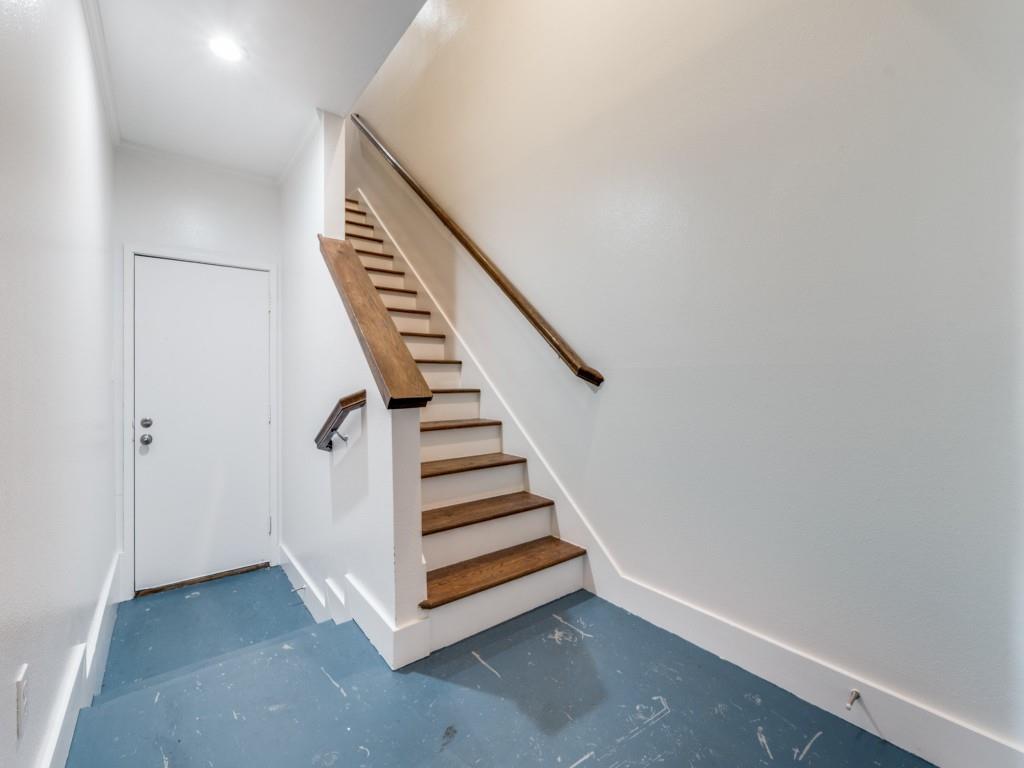 Sundance Row At State Thomas 02 - Residential