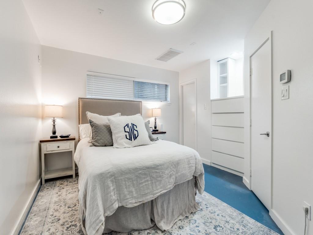 Sundance Row At State Thomas 02 - Residential