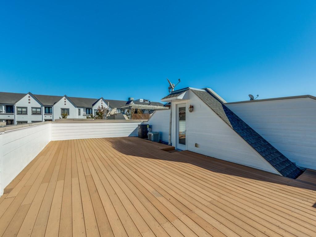 Sundance Row At State Thomas 02 - Residential