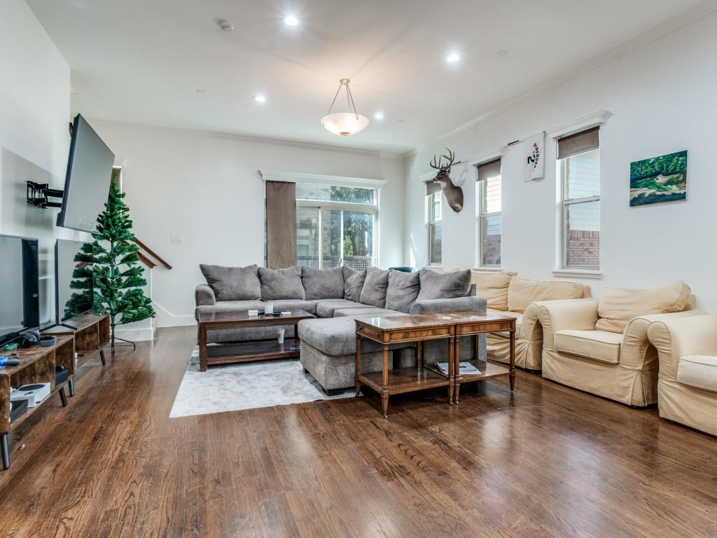 Sundance Row At State Thomas 02 - Residential