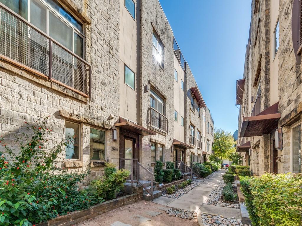 Sundance Row At State Thomas 02 - Residential