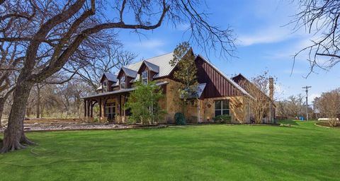 Photo of 129 Trinity Bluffs Rd, Aledo, TX 76008 (MLS # 21207218)