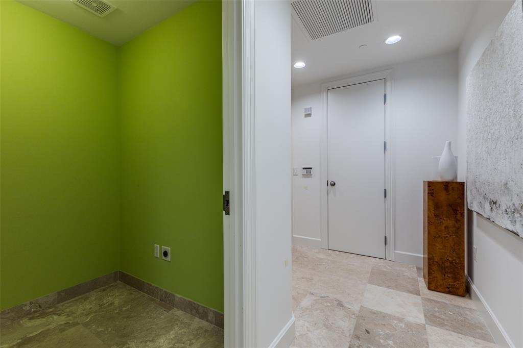 1505 Elm Street 1004