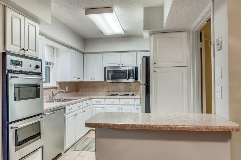 Sandhurst Manor - Residential