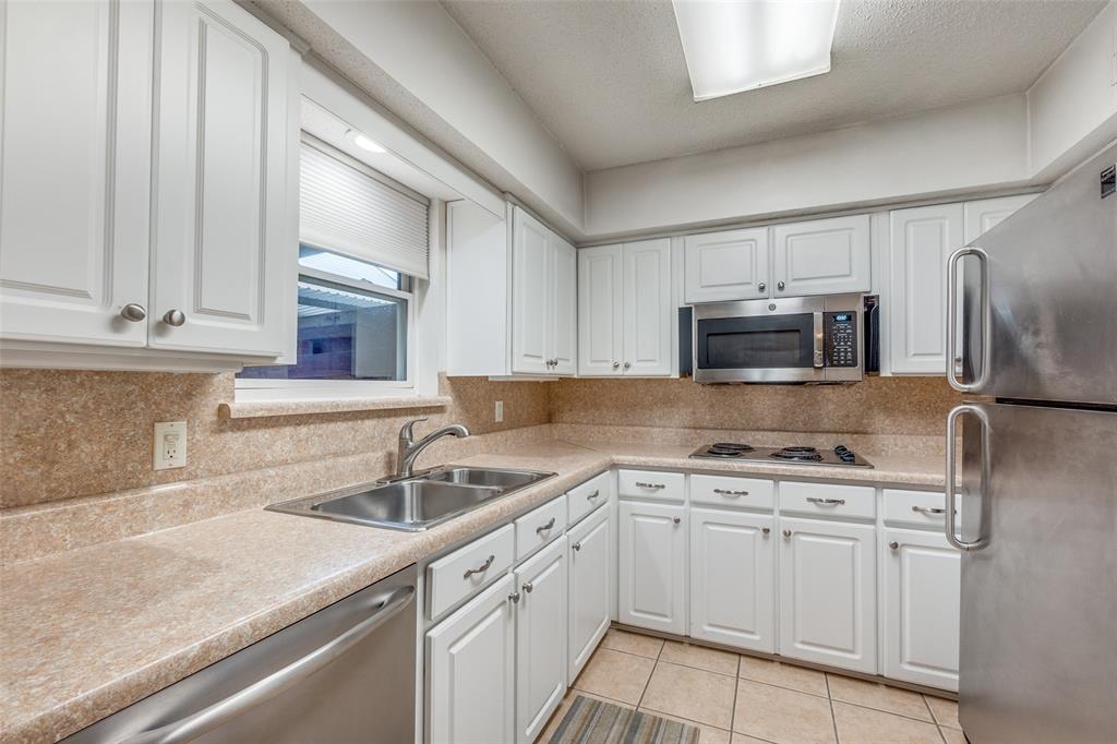 Sandhurst Manor - Residential