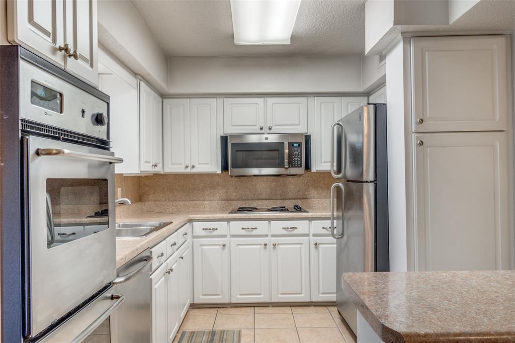 Sandhurst Manor - Residential