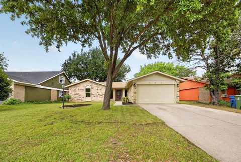 Photo of 562 Kent Drive, Lewisville, TX 75067 (MLS # 21246444)