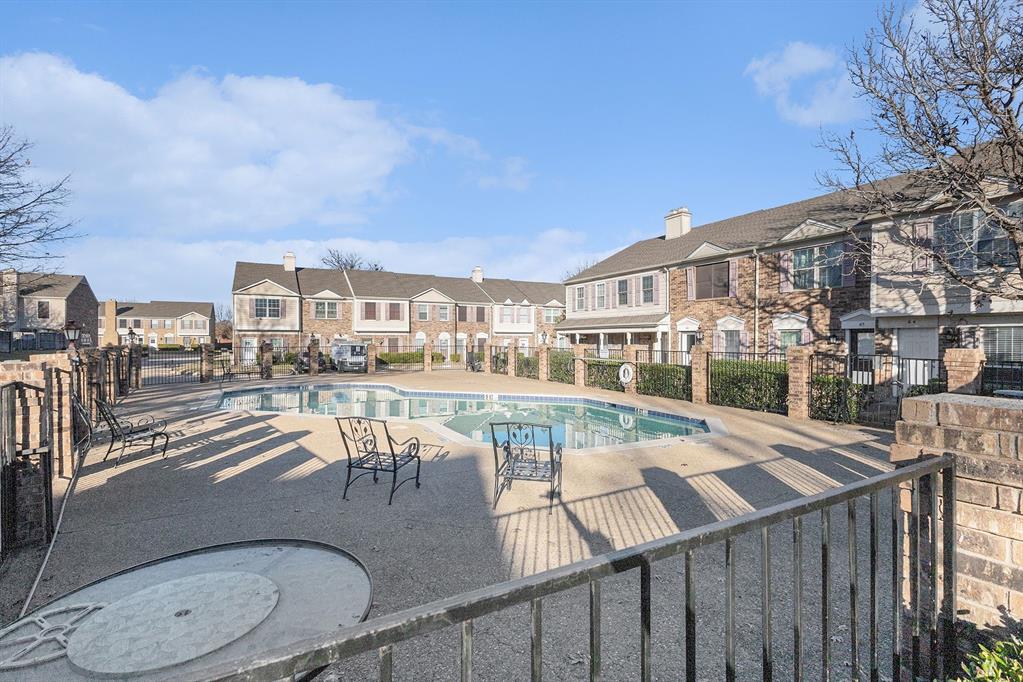 Carriagehouse Village-Victoria Place - Residential