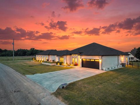 Photo of 22277 Greenbriar Drive, Whitney, TX 76692 (MLS # 21252374)