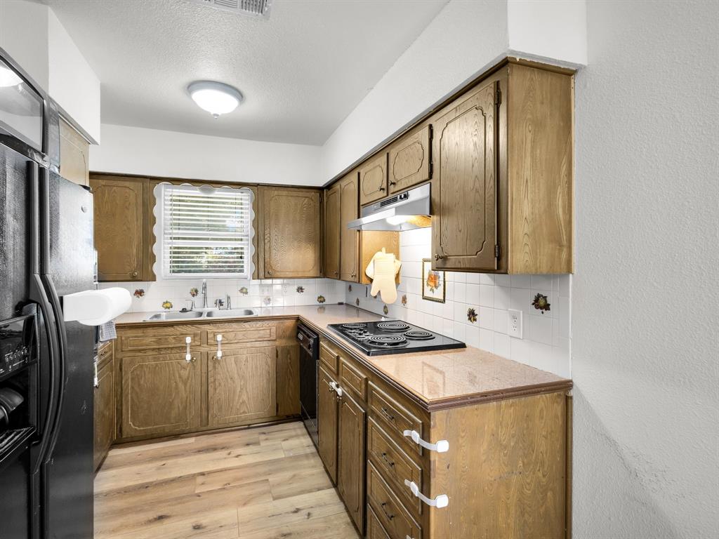 HOLIDAY EAST ADDITION BLOCK 1A LOT 27 - Residential