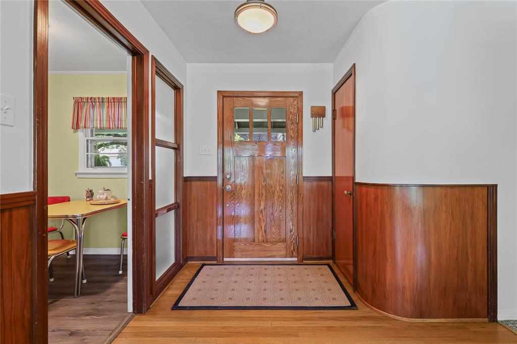 2015 W Lotus Avenue