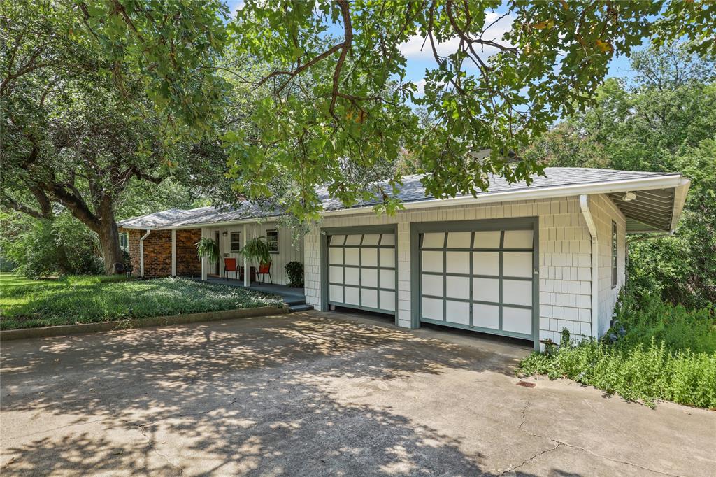 2015 W Lotus Avenue