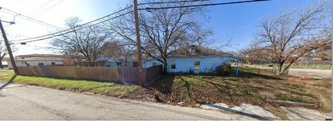 Photo of 1101 Fort Worth Street, Grand Prairie, TX 75050 (MLS # 21092203)