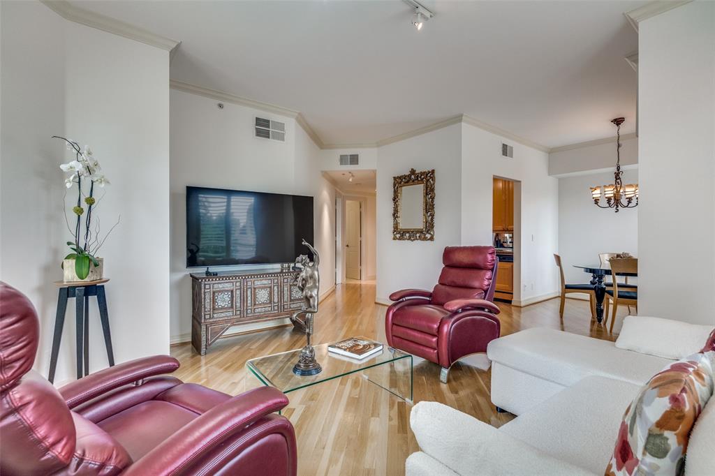 3401 Lee Parkway 502