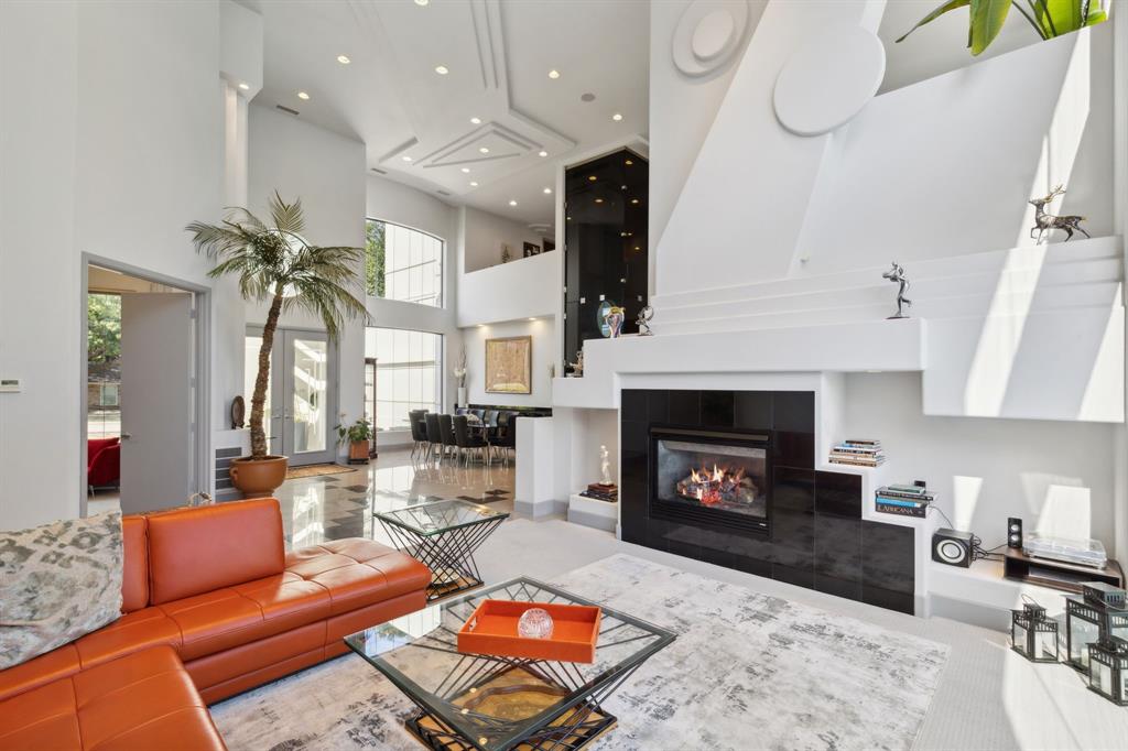 6122 Linden Lane