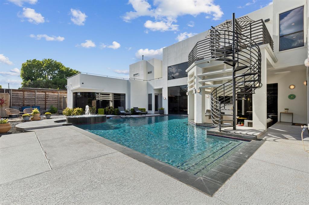 6122 Linden Lane