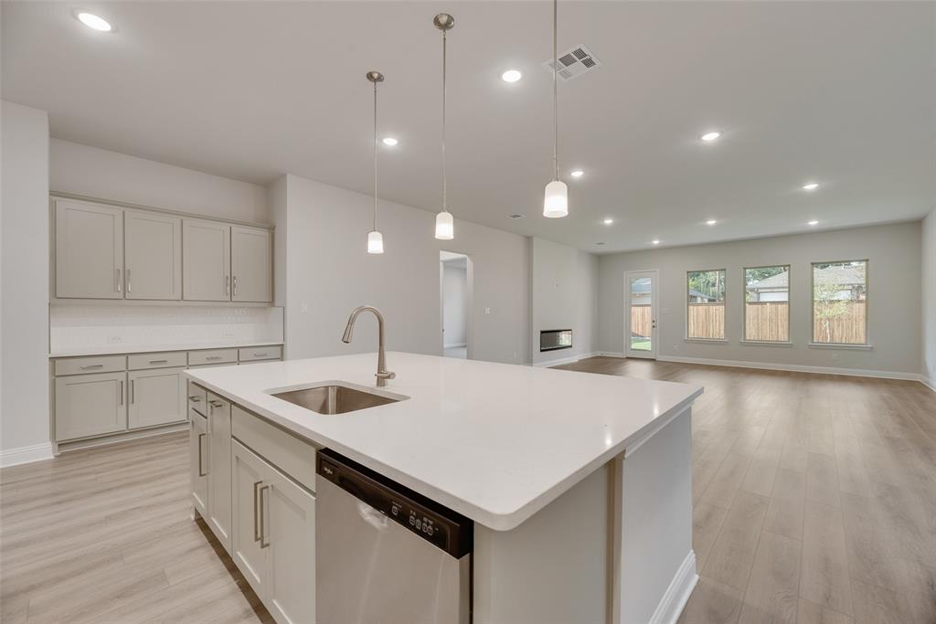 7123 Manhattan Drive