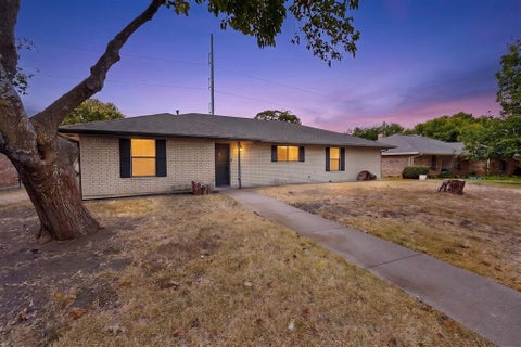Photo of 214 Buffalo Creek Drive, Waxahachie, TX 75165 (MLS # 21396928)