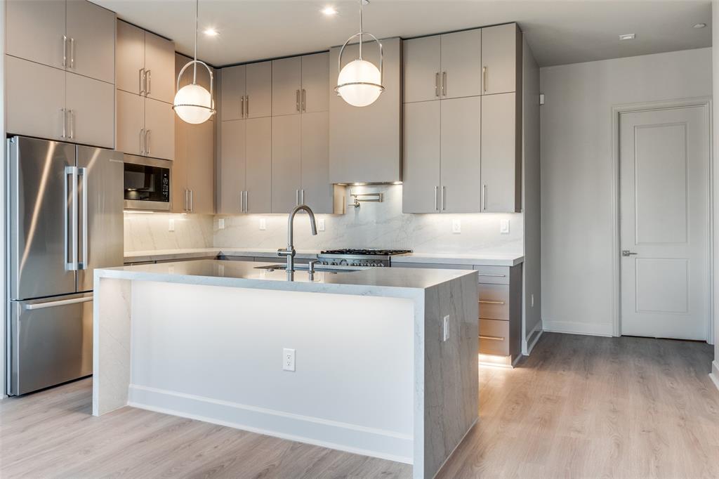 MANSFIELD R BLK C917 LTS 2-3 PT LT 4 ABND - Residential