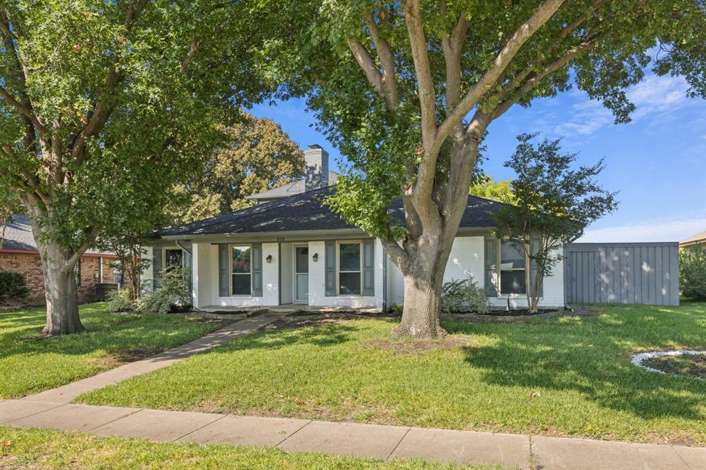 809 Willow Crest Drive