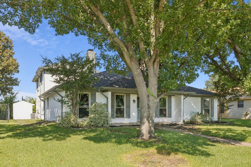 809 Willow Crest Drive