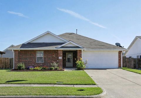 Photo of 115 Pebble Creek Lane, Terrell, TX 75160 (MLS # 21102599)