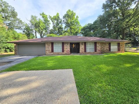 Photo of 910 Twilight Lane, Center, TX 75935 (MLS # 21286343)