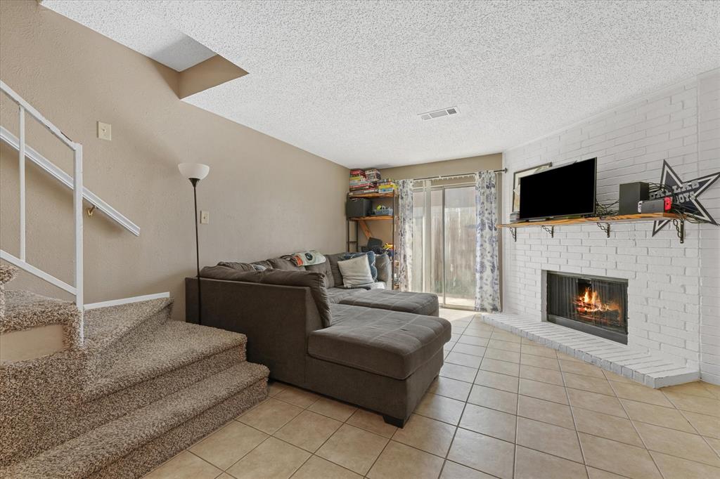 621 Carriagehouse Lane 2