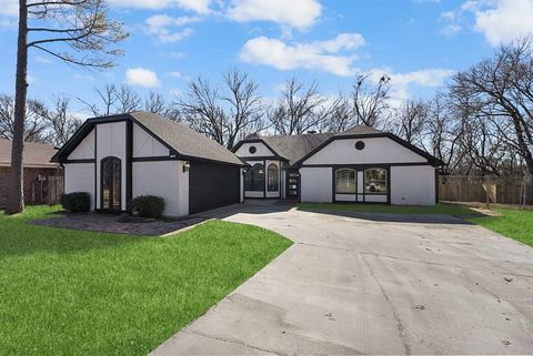 Photo of 5202 Hollow Bend Lane, Garland, TX 75043 (MLS # 21178961)